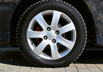 Подержанный автомобиль Mitsubishi Galant Wagon 1997 года (20 фото)