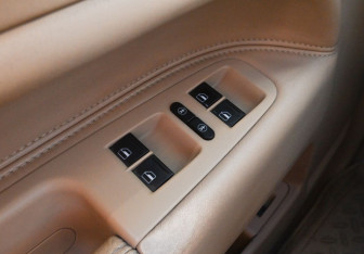 Подержанный автомобиль Volkswagen Touareg 2008 года (12 фото)