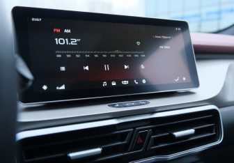 Подержанный автомобиль Geely Coolray 2023 года (12 фото)