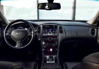 Подержанный автомобиль Infiniti QX50 2015 года (19 фото)
