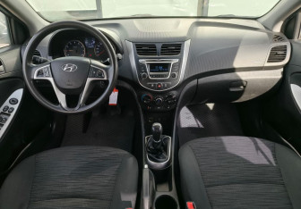 Подержанный автомобиль Hyundai Solaris Sedan 2015 года (11 фото)