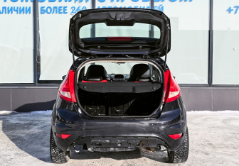 Подержанный автомобиль Ford Fiesta Hatchback 2008 года (17 фото)