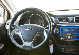 Подержанный автомобиль Kia Rio Sedan 2016 года (11 фото)