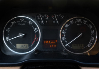 Подержанный автомобиль Skoda Octavia Liftback 2001 года (16 фото)