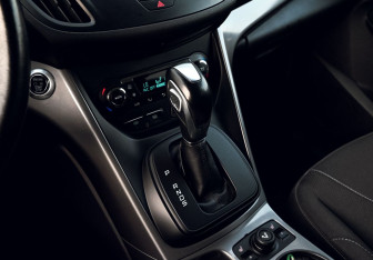 Подержанный автомобиль Ford Kuga 2015 года (10 фото)