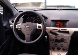 Подержанный автомобиль Opel Astra Wagon 2008 года (19 фото)