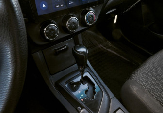 Подержанный автомобиль Toyota Corolla Sedan 2013 года (10 фото)