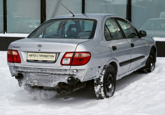 Подержанный автомобиль Nissan Almera Sedan 2001 года (5 фото)