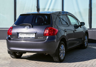 Подержанный автомобиль Toyota Auris Hatchback 2009 года (5 фото)