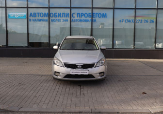 Подержанный автомобиль Kia Ceed Hatchback 2010 года (8 фото)