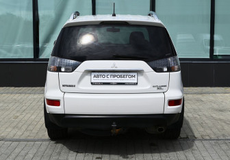 Подержанный автомобиль Mitsubishi Outlander 2010 года (4 фото)