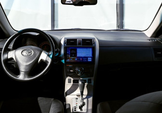 Подержанный автомобиль Toyota Corolla Sedan 2007 года (17 фото)