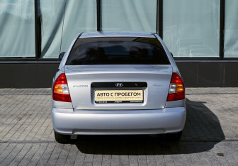 Подержанный автомобиль Hyundai Accent Sedan 2011 года (4 фото)