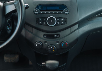 Подержанный автомобиль Chevrolet Spark 2013 года (11 фото)