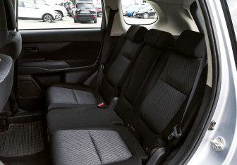 Подержанный автомобиль Mitsubishi Outlander 2013 года (15 фото)