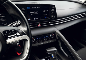 Подержанный автомобиль Hyundai Elantra Sedan 2021 года (15 фото)