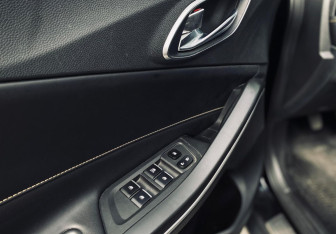 Подержанный автомобиль Москвич 3 2023 года (16 фото)