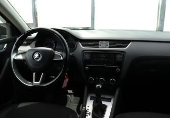 Подержанный автомобиль Skoda Octavia Liftback 2018 года (17 фото)
