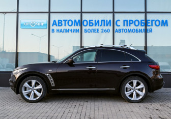 Подержанный автомобиль Infiniti FX 2010 года (2 фото)