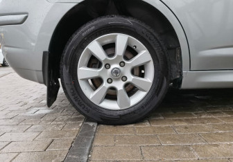 Подержанный автомобиль Nissan Tiida Hatchback 2011 года (20 фото)