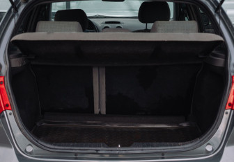 Подержанный автомобиль Chevrolet Lacetti Hatchback 2012 года (16 фото)