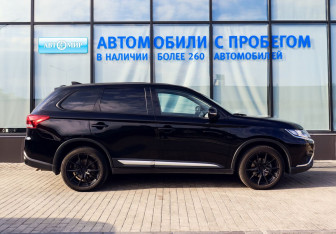 Подержанный автомобиль Mitsubishi Outlander 2019 года (6 фото)