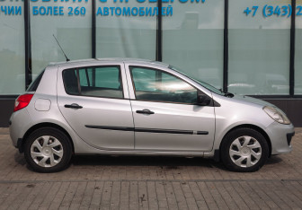 Подержанный автомобиль Renault Clio Hatchback 2008 года (6 фото)