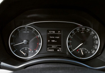 Подержанный автомобиль Skoda Octavia Liftback 2013 года (11 фото)