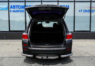 Подержанный автомобиль Toyota Highlander 2012 года (20 фото)