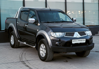 Подержанный автомобиль Mitsubishi L200 2012 года (7 фото)