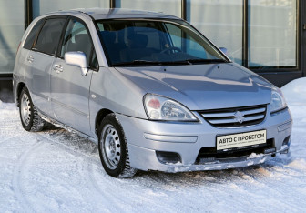 Подержанный автомобиль Suzuki Liana Wagon 2004 года (7 фото)
