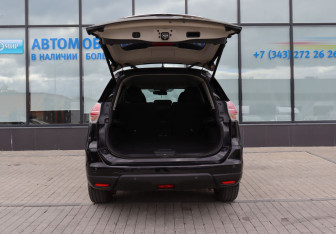Подержанный автомобиль Nissan X-Trail 2015 года (22 фото)