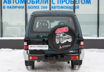 Подержанный автомобиль Mitsubishi Pajero 1995 года (2 фото)