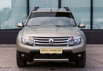 Подержанный автомобиль Renault Duster 2013 года (8 фото)