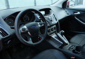 Подержанный автомобиль Ford Focus Hatchback 2012 года (9 фото)
