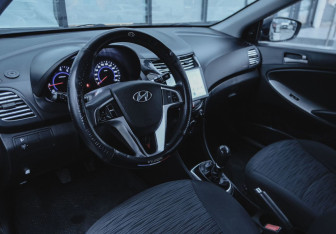 Подержанный автомобиль Hyundai Solaris Sedan 2015 года (8 фото)