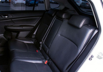Подержанный автомобиль Subaru XV 2014 года (18 фото)