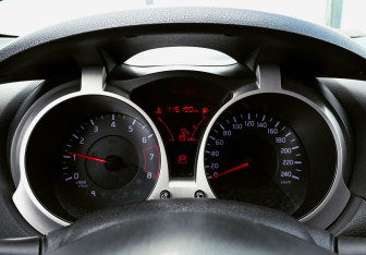 Подержанный автомобиль Nissan Juke 2013 года (9 фото)