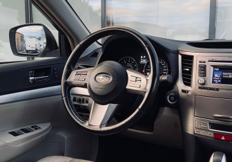 Подержанный автомобиль Subaru Outback Wagon 2011 года (9 фото)