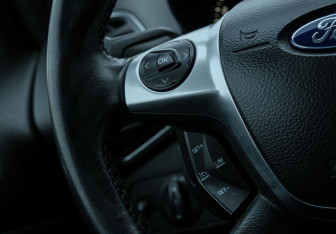 Подержанный автомобиль Ford Kuga 2014 года (14 фото)