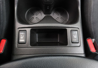 Подержанный автомобиль Nissan X-Trail 2015 года (10 фото)