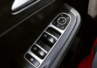 Подержанный автомобиль Omoda C5 2023 года (17 фото)