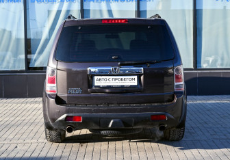 Подержанный автомобиль Honda Pilot 2013 года (4 фото)