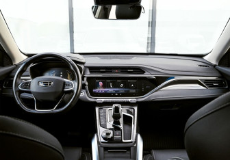 Подержанный автомобиль Geely Atlas Pro 2022 года (18 фото)