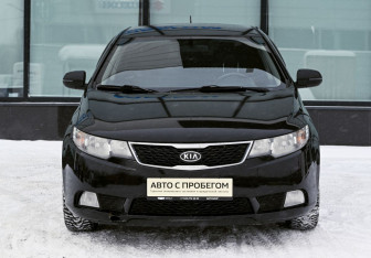 Подержанный автомобиль Kia Cerato Sedan 2010 года (8 фото)