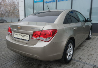 Подержанный автомобиль Chevrolet Cruze Sedan 2010 года (5 фото)