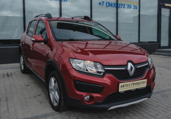 Подержанный автомобиль Renault Sandero 2017 года (7 фото)