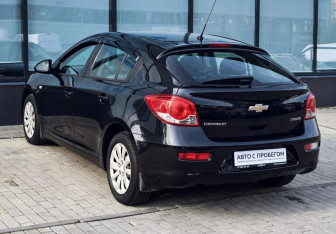 Подержанный автомобиль Chevrolet Cruze Hatchback 2013 года (3 фото)