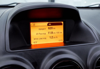 Подержанный автомобиль Opel Antara 2014 года (13 фото)