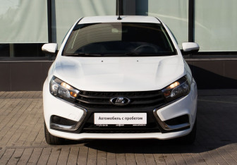 Подержанный автомобиль LADA (ВАЗ) Vesta Sedan 2018 года (8 фото)